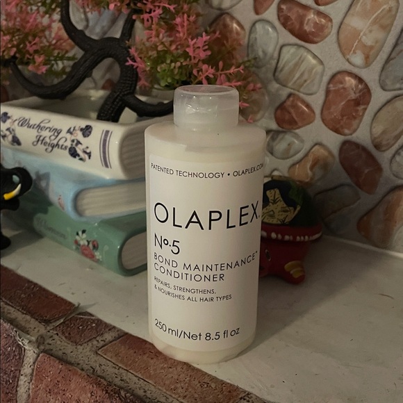 OLAPLEX No.5 Bond Maintenance Conditioner - White with Black Text - Picture 9 of 9